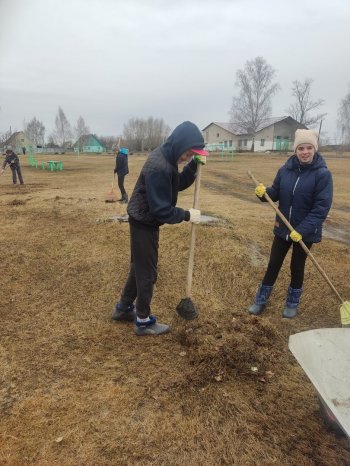 Весенний общешкольный субботник.